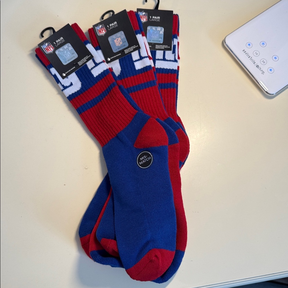 NFL NY Giants Socks Mismatch Moisture Wicking 3 pairs